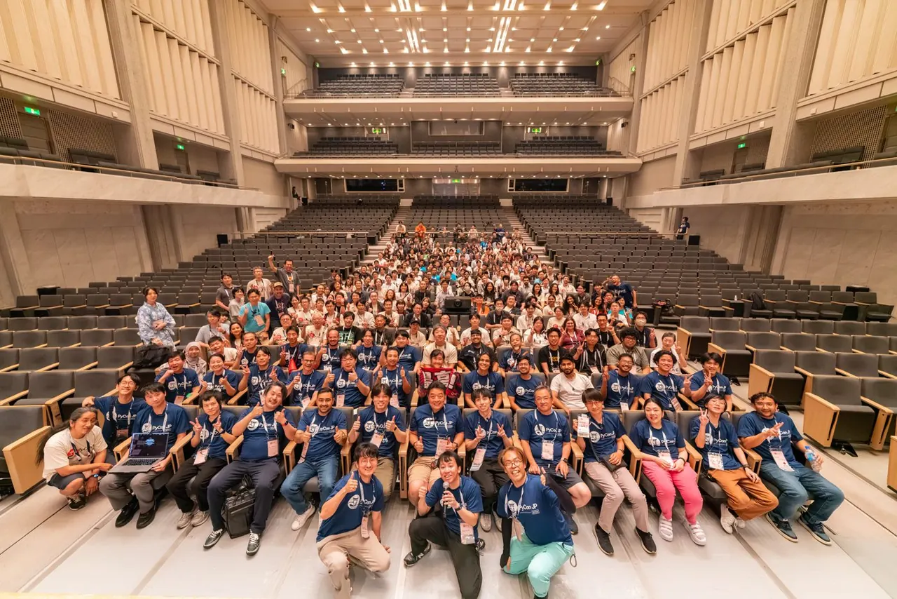 PyCon JP 2026 の参加者とスタッフの集合写真